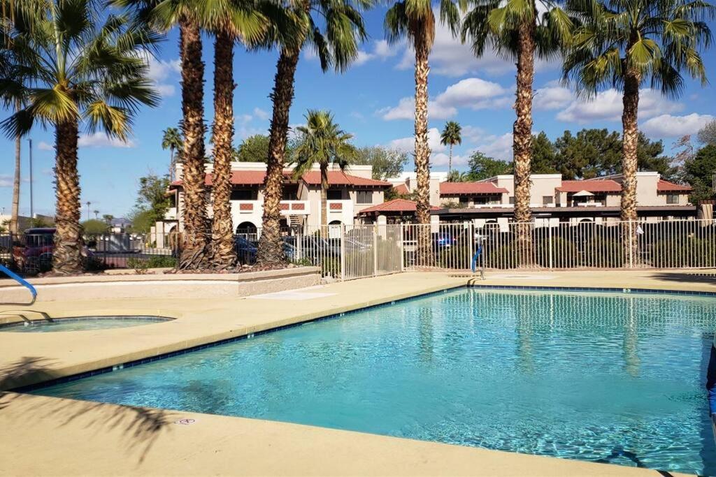 Condo With Heated Pool, Hot Tub, Near Walking Paths Γκλέντεϊλ Εξωτερικό φωτογραφία