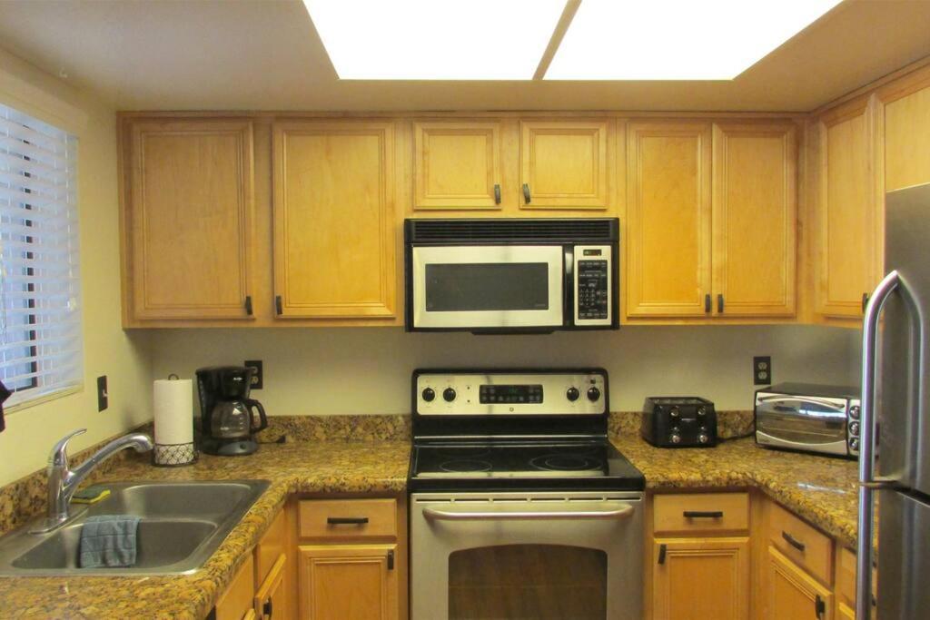 Condo With Heated Pool, Hot Tub, Near Walking Paths Γκλέντεϊλ Εξωτερικό φωτογραφία