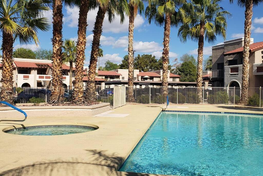 Condo With Heated Pool, Hot Tub, Near Walking Paths Γκλέντεϊλ Εξωτερικό φωτογραφία